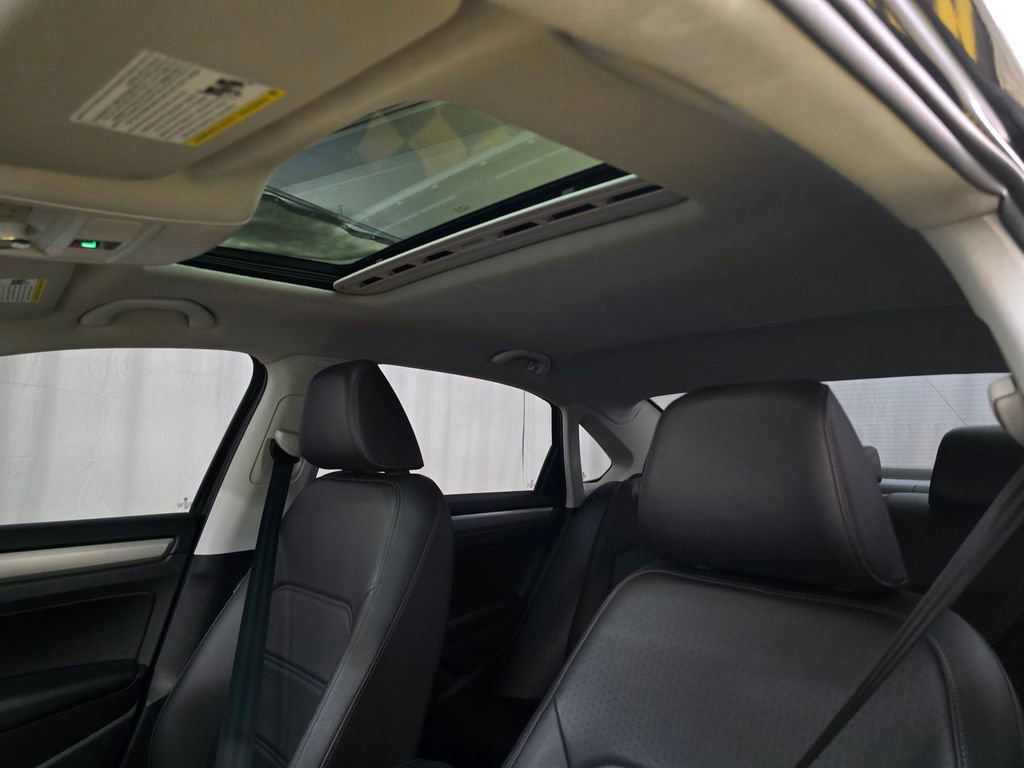 Used 2021 Volkswagen Passat 2.0T SE image 22