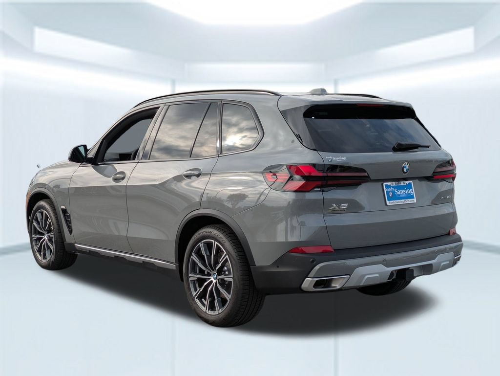 New 2025 BMW X5 xDrive40i w/ Parking Assistance Package AWD/4WD video 3