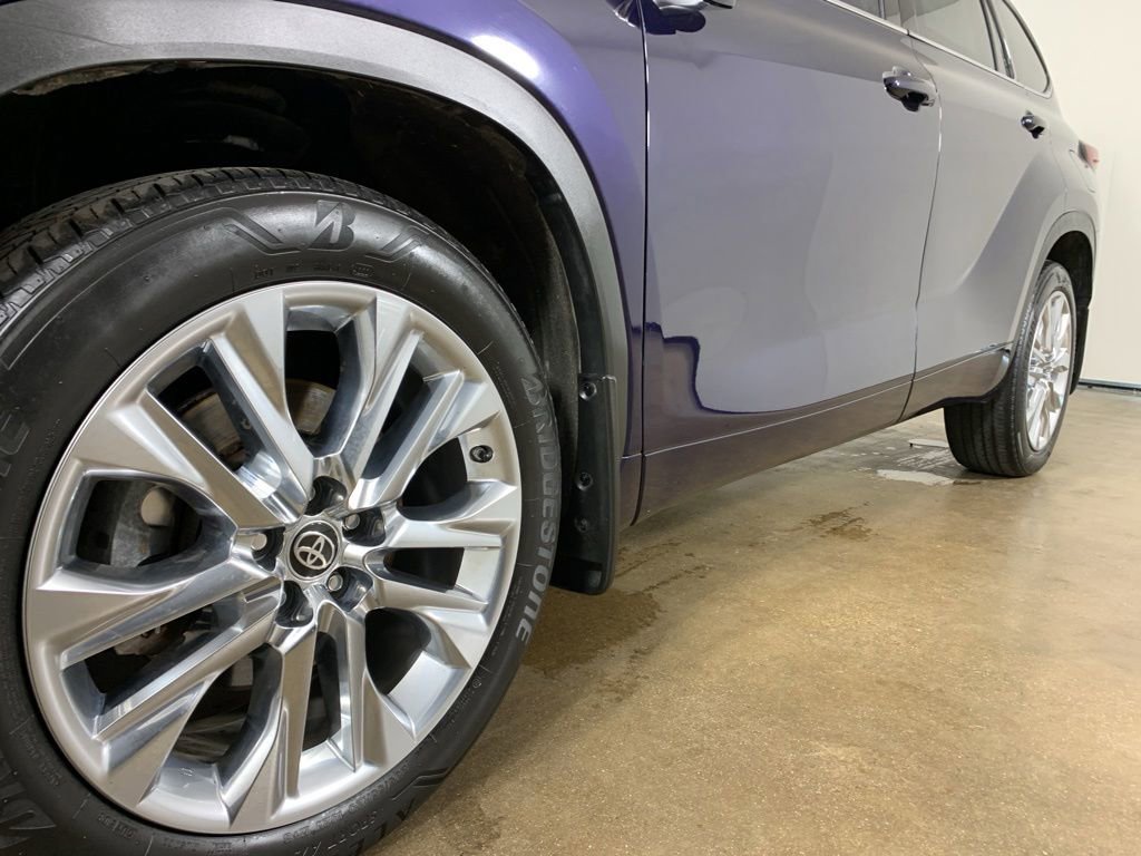 Used 2023 Toyota Highlander Limited AWD/4WD image 2