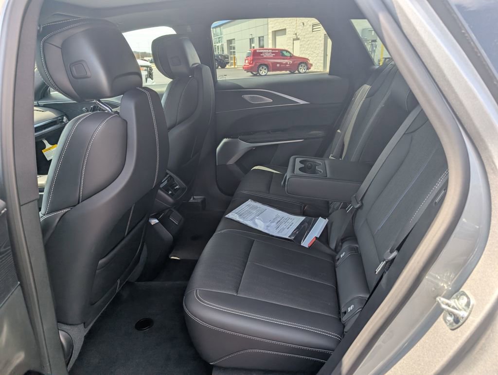 Used 2025 Cadillac Lyriq Luxury w/ LPO, Floor Liner Package image 9