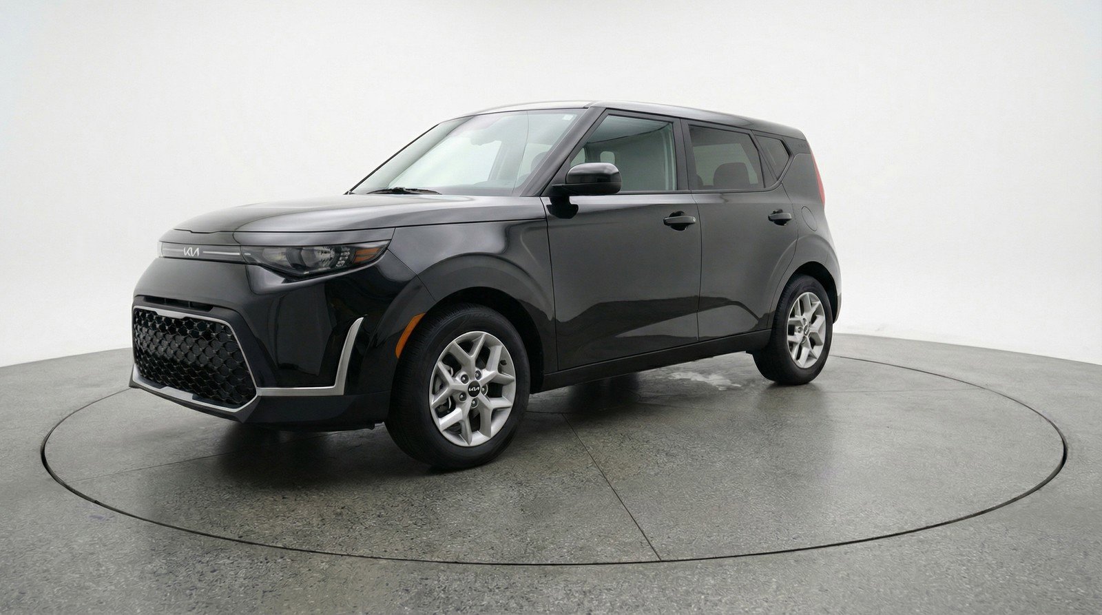 Used 2025 Kia Soul LX w/ LX Technology Package FWD image 3