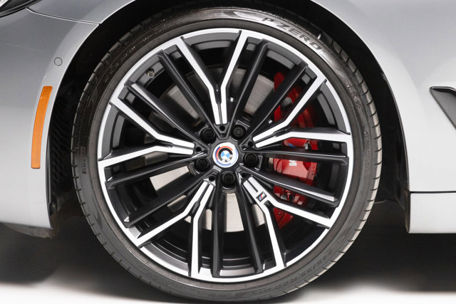 Used 2023 BMW M550i xDrive w/ Executive Package image 5