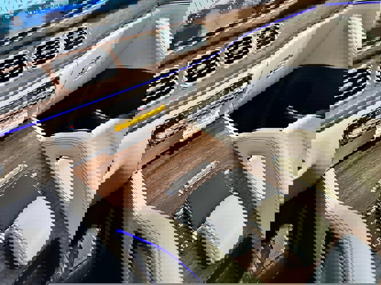 New 2026 Mercedes-Benz GLE 450e Exclusive 4MATIC AMG Line Plug image 12