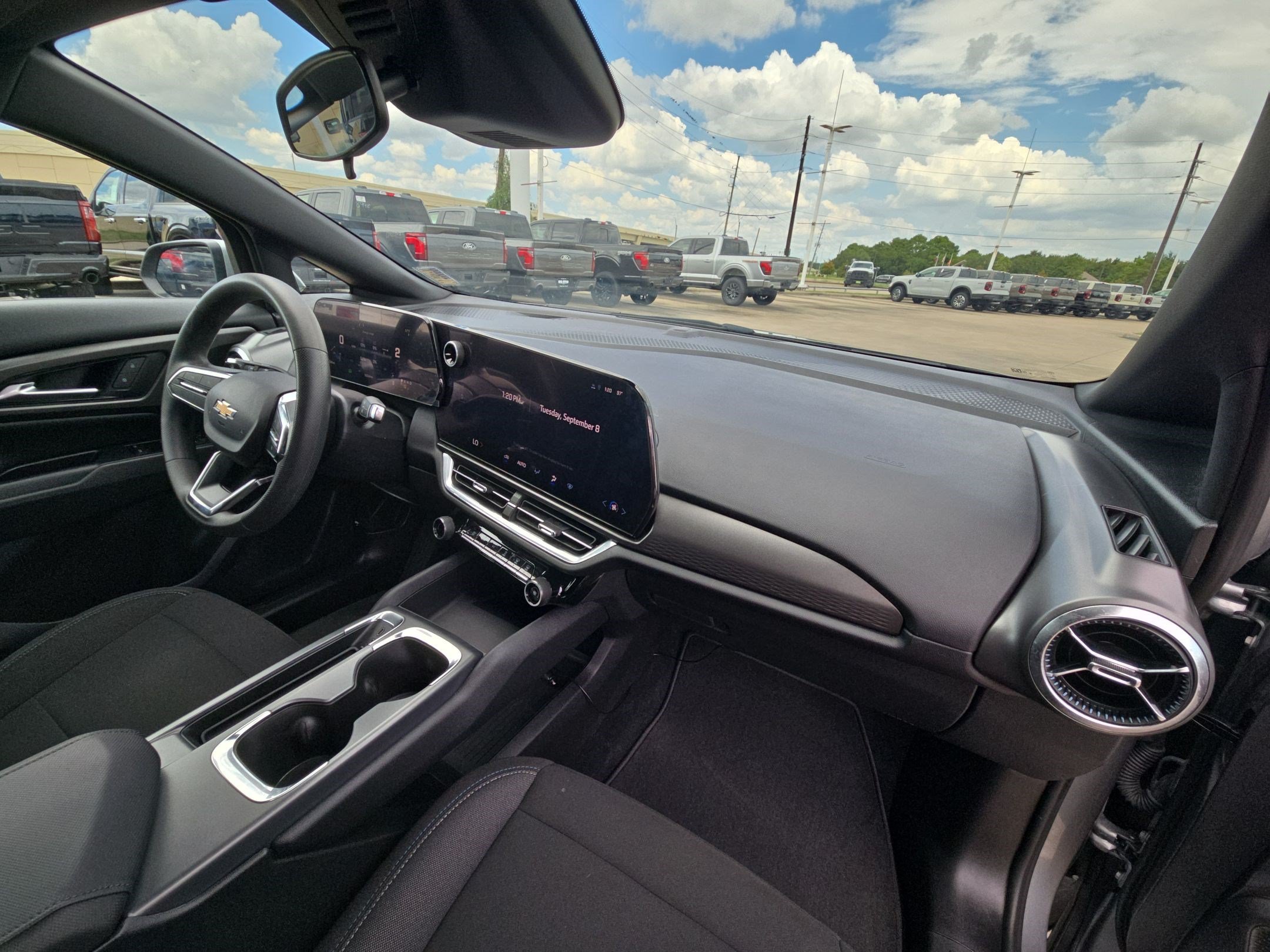 Used 2026 Chevrolet Equinox EV LT FWD image 30
