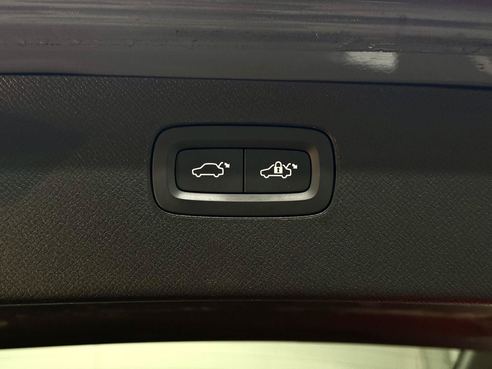 Used 2023 Volvo XC90 B6 Plus AWD/4WD image 36