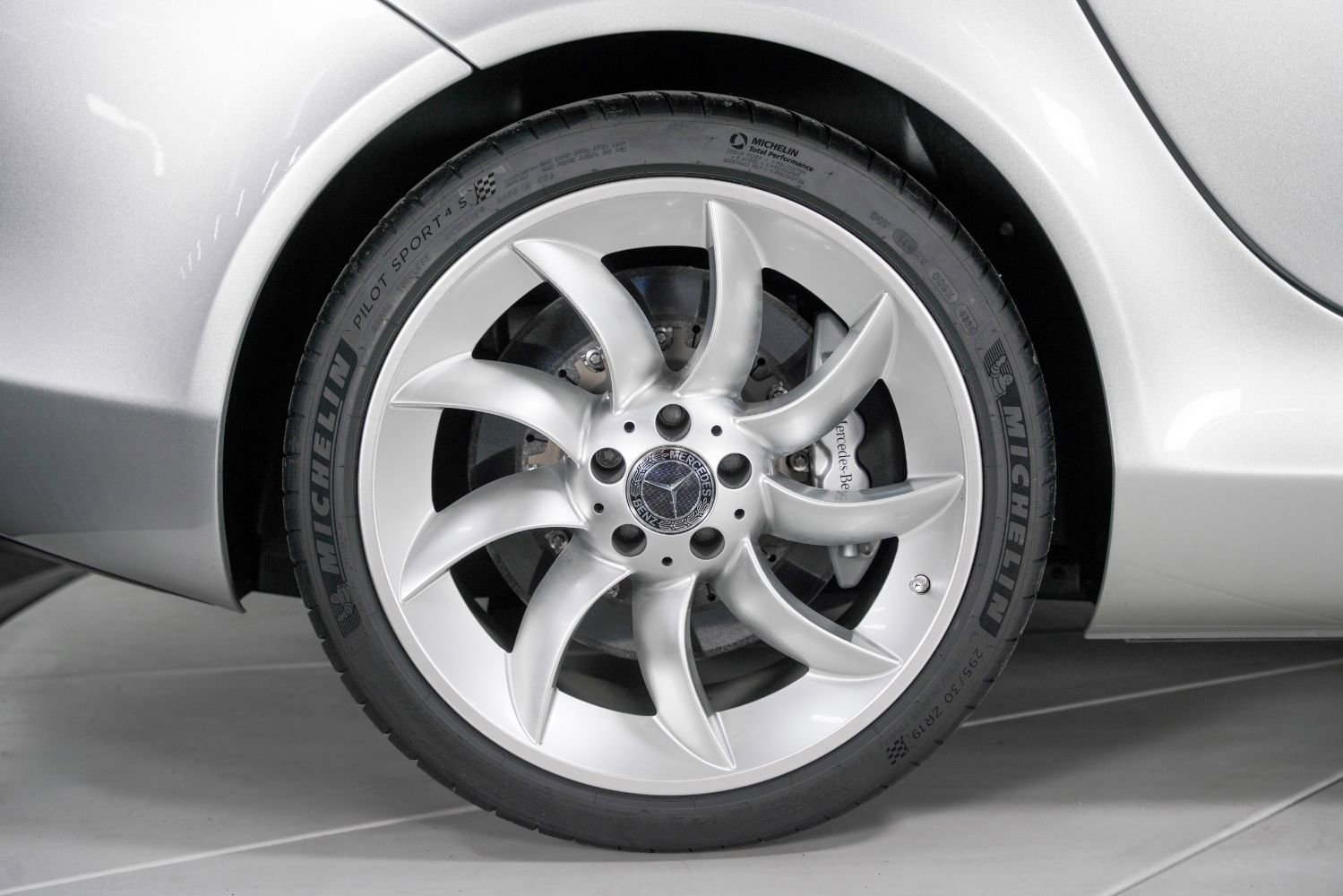 Used 2005 Mercedes-Benz SLR Coupe image 28