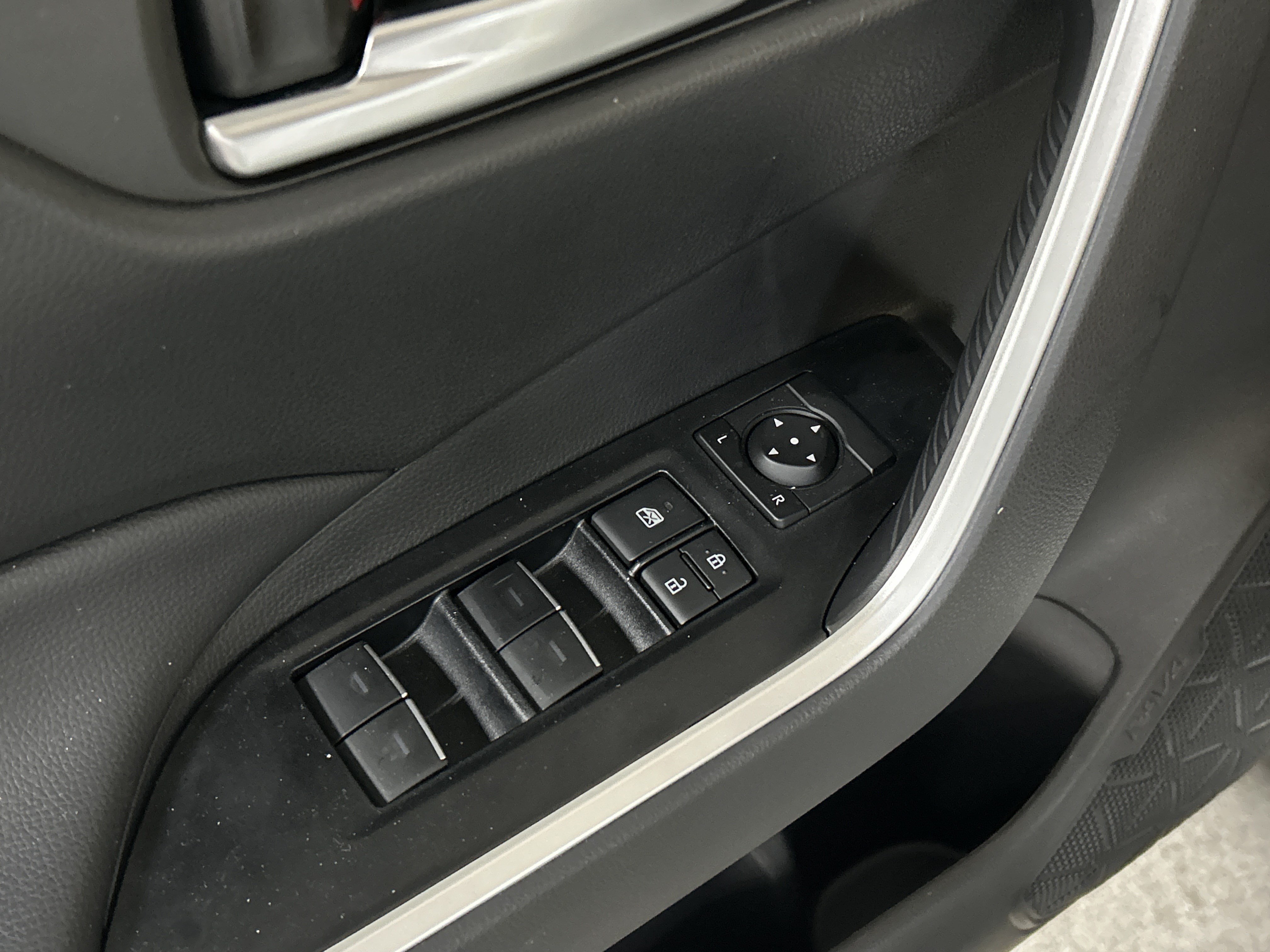 Certified 2025 Toyota RAV4 XLE w/ Convenience Package FWD image 15