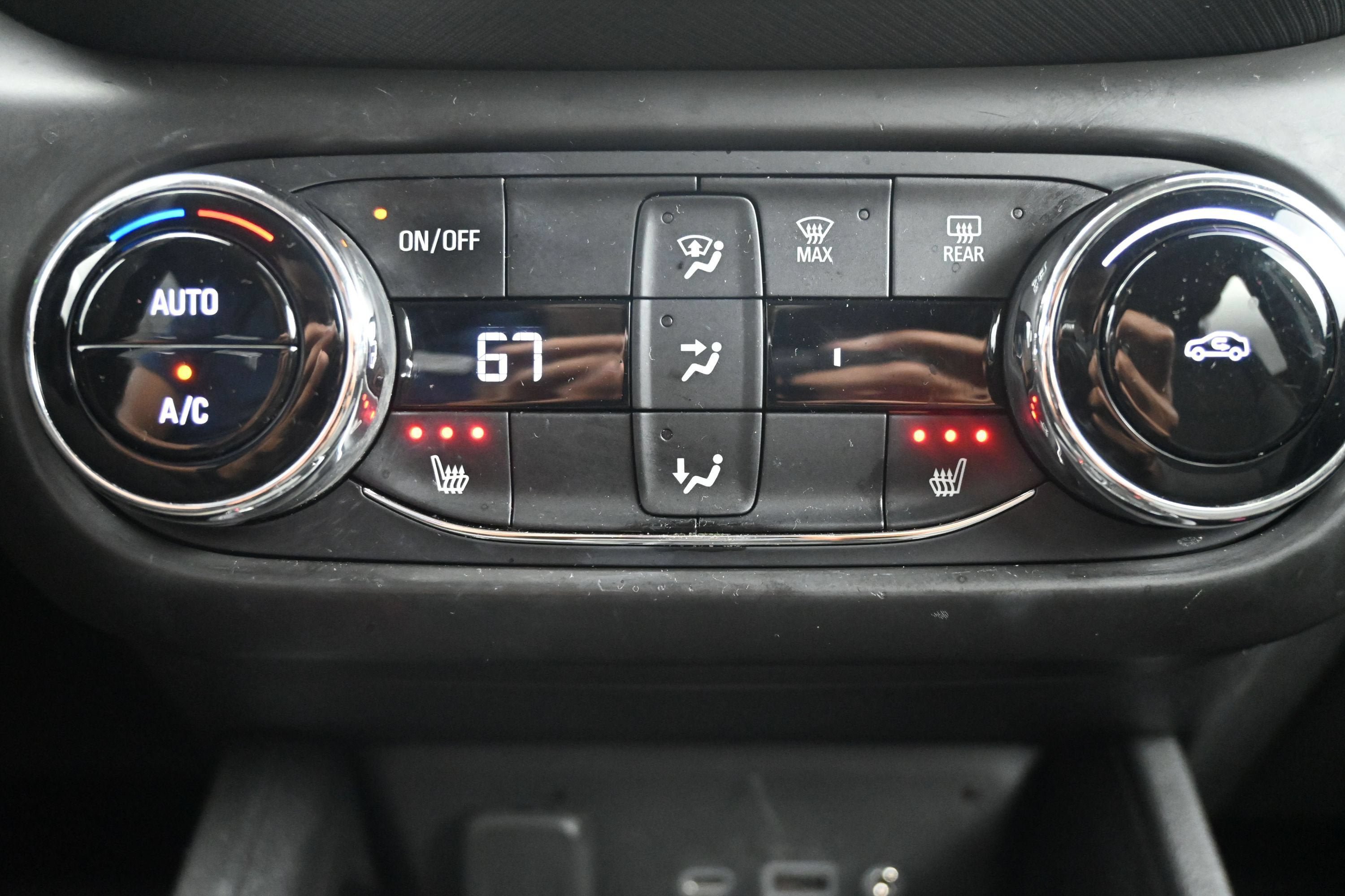 Used 2023 Chevrolet TrailBlazer LT w/ Convenience Package AWD/4WD image 16