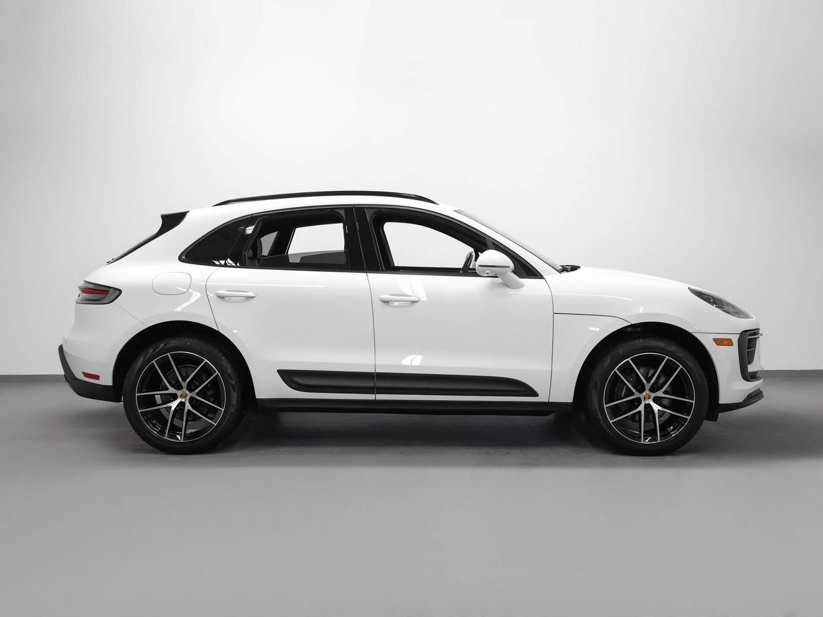 Used 2024 Porsche Macan image 13