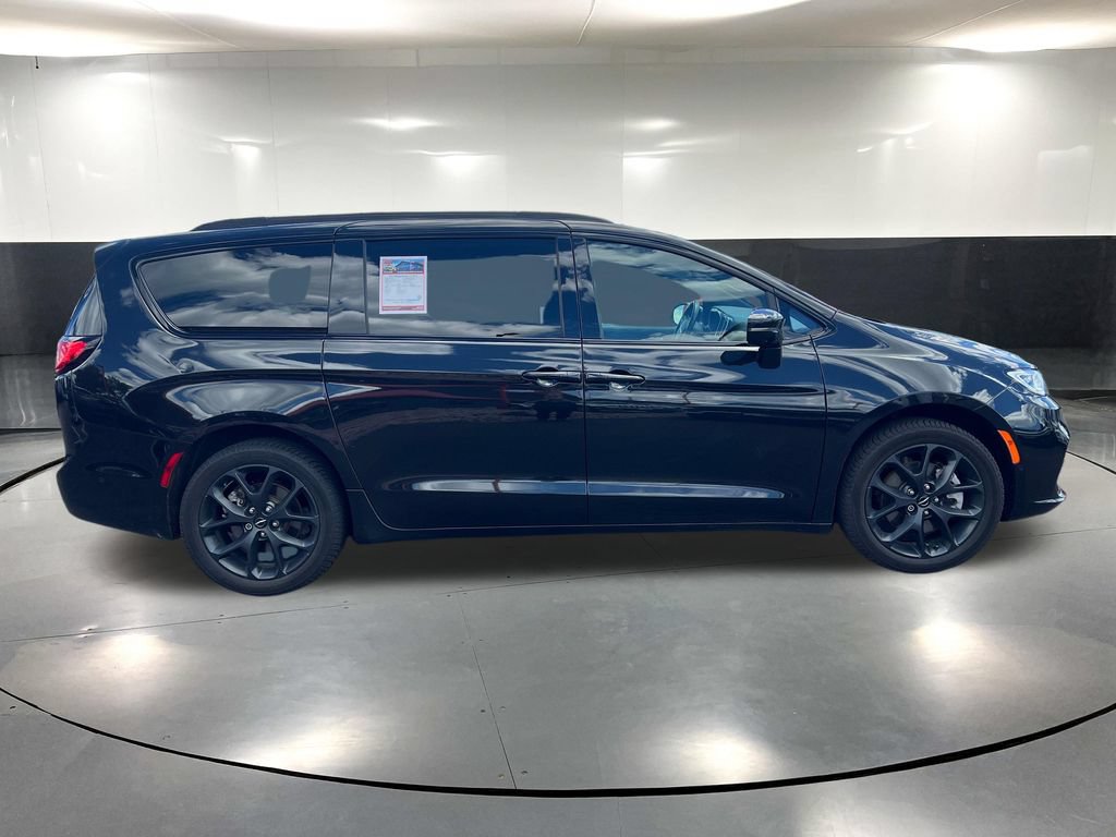 Used 2021 Chrysler Pacifica Touring-L w/ Premium & Safety Sphere Group AWD/4WD image 4