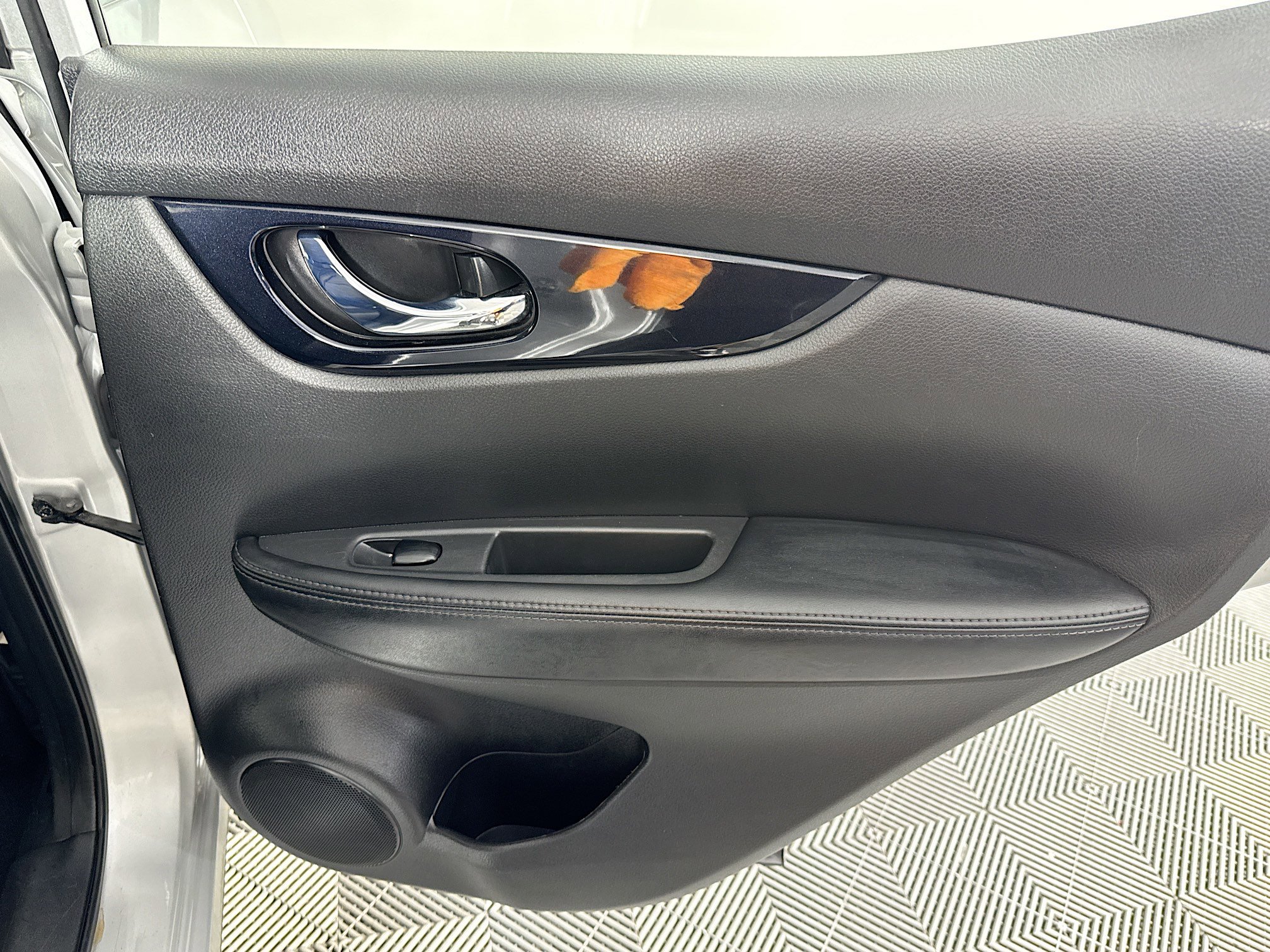 Used 2020 Nissan Rogue Sport SV image 27