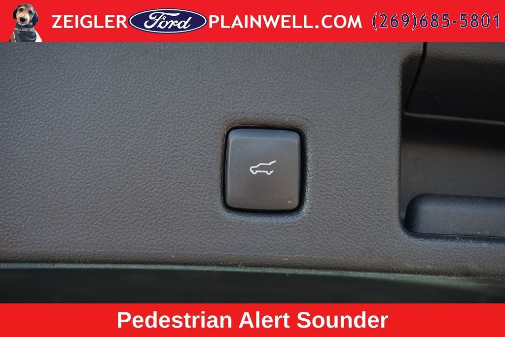 Used 2023 Ford Escape ST-Line Select AWD/4WD image 11