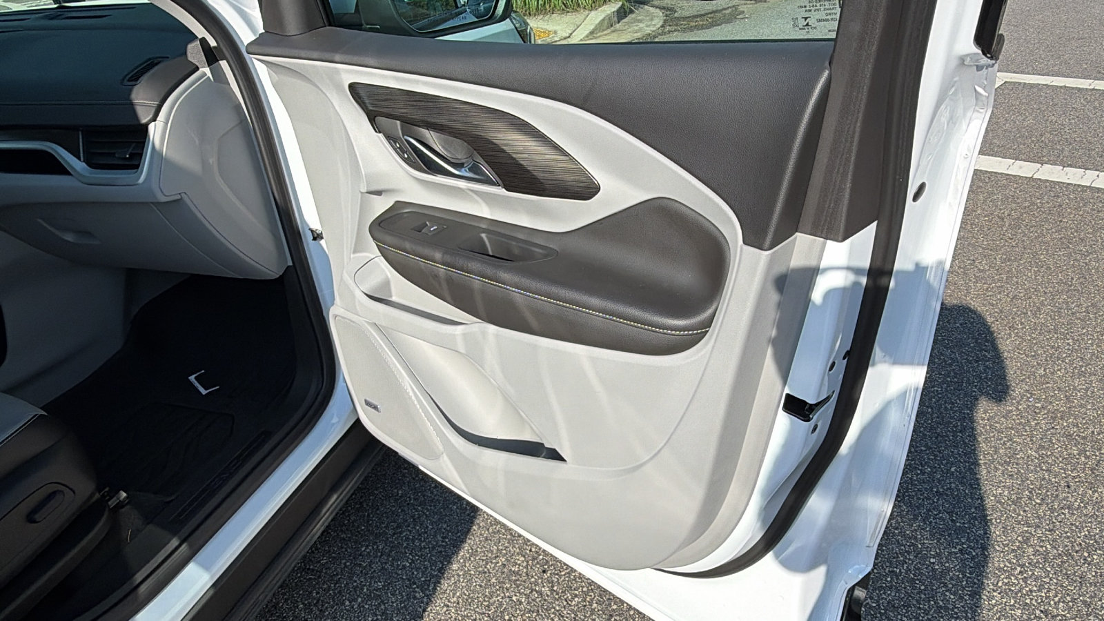 Used 2022 GMC Terrain SLT w/ Infotainment Package II AWD/4WD image 19