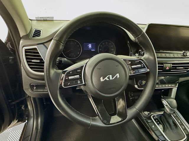 Used 2023 Kia Seltos S w/ Navigation Package image 16