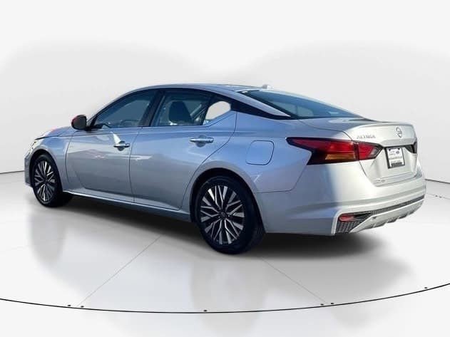 Used 2024 Nissan Altima 2.5 SV image 5