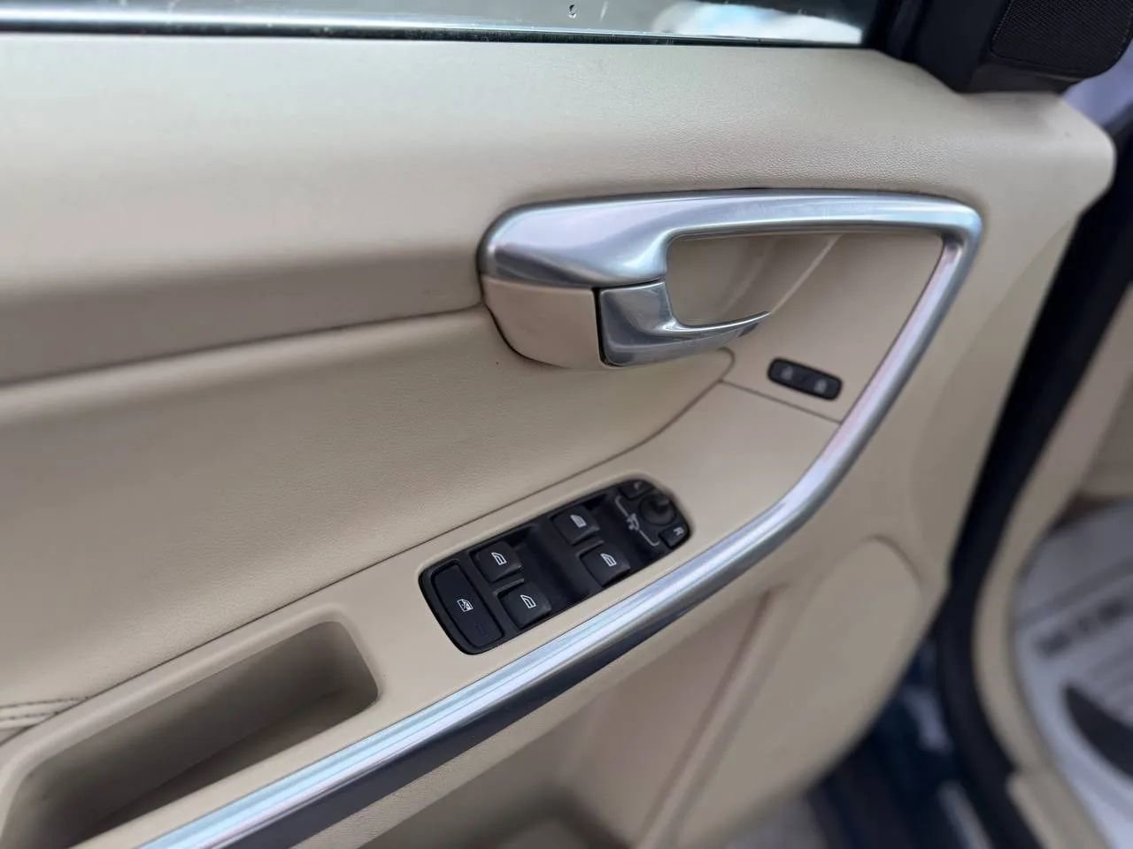 Used 2015 Volvo XC60 T5 AWD/4WD image 39