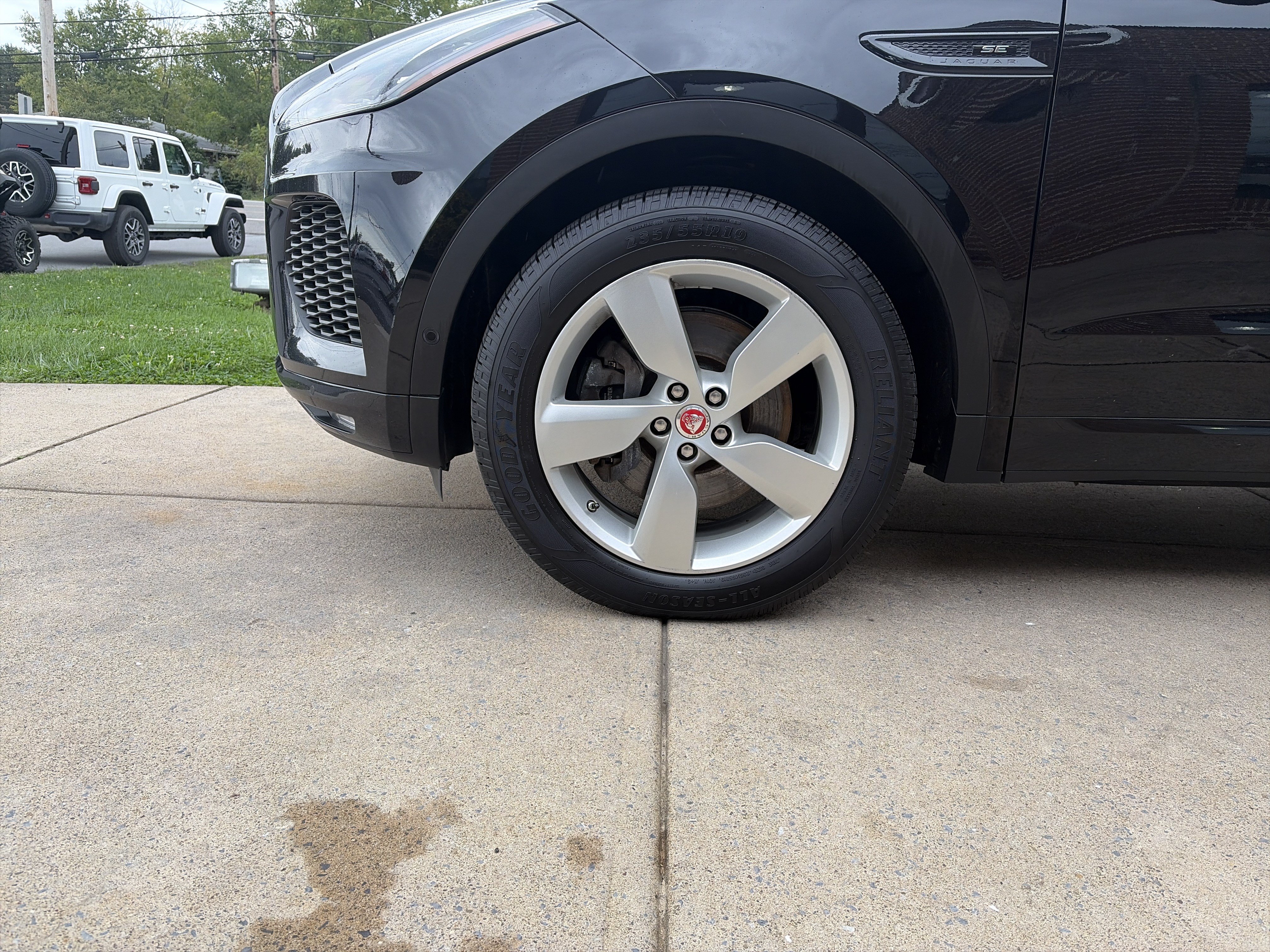 Used 2019 Jaguar E-PACE R-Dynamic SE AWD/4WD image 11