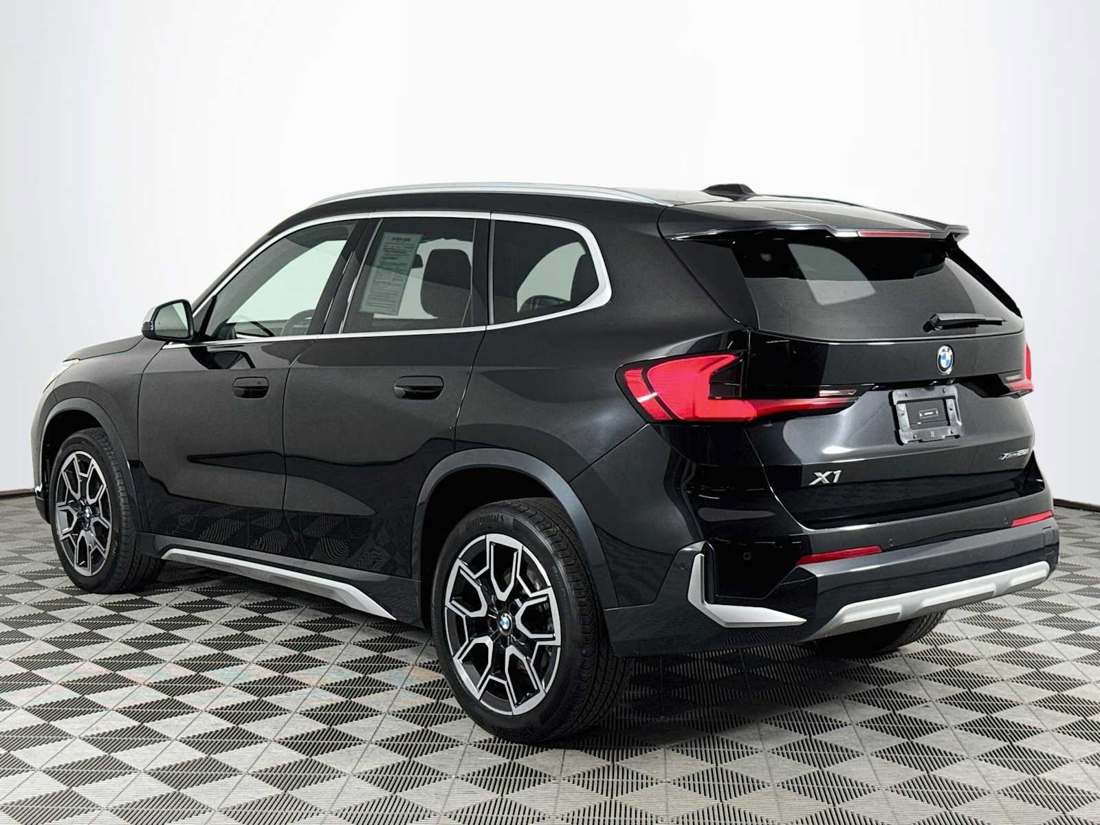 Used 2023 BMW X1 xDrive28i w/ Convenience Package AWD/4WD image 7