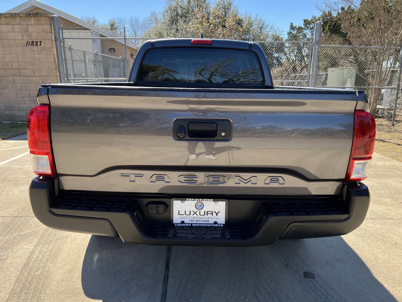 Used 2017 Toyota Tacoma SR image 10