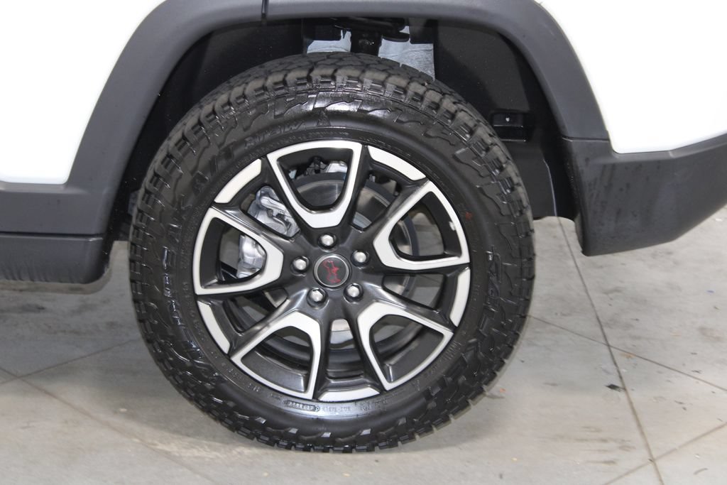 Used 2025 Jeep Compass Trailhawk w/ Trailer Tow Group AWD/4WD image 16
