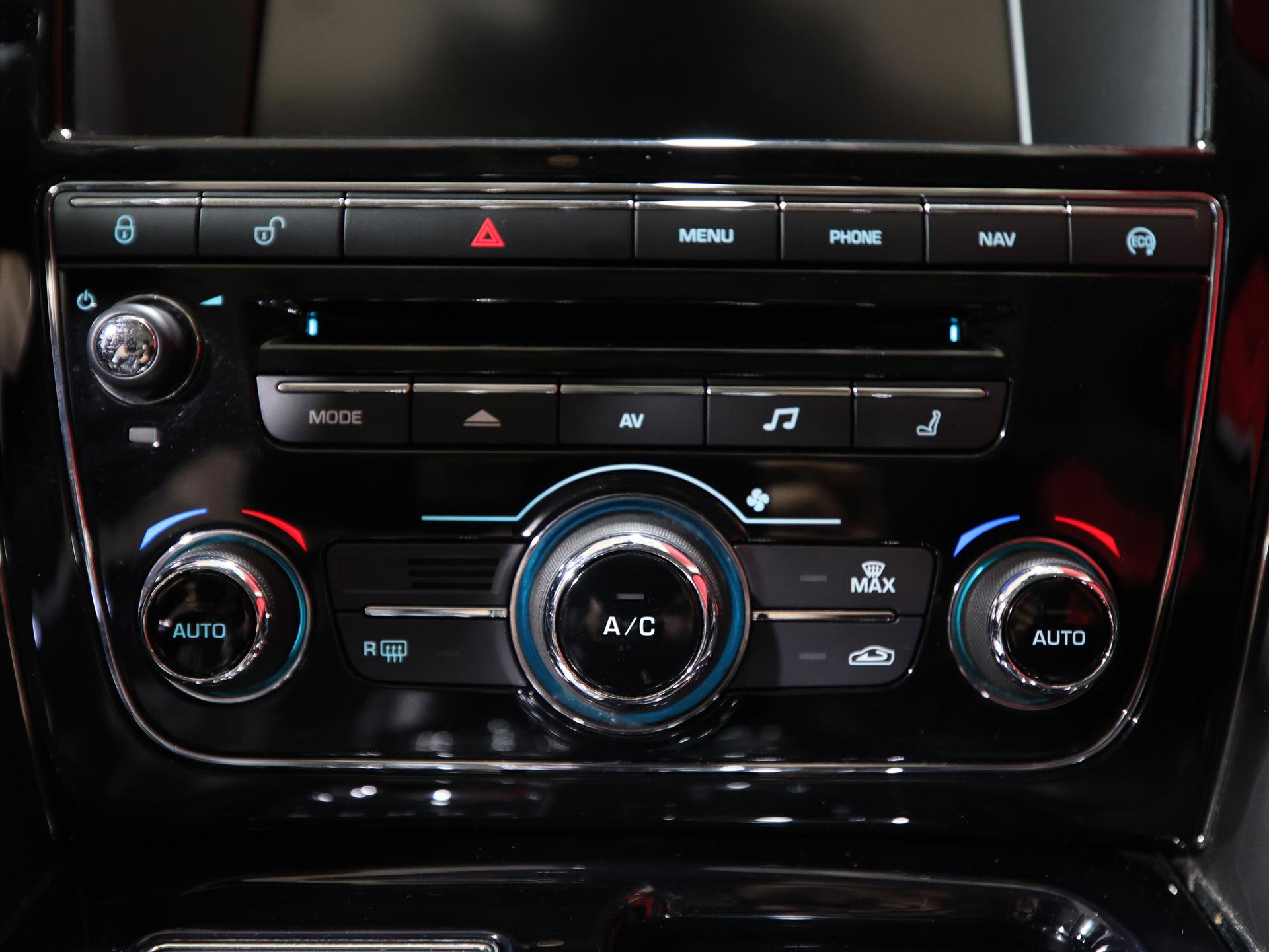 Used 2015 Jaguar XJ L Portfolio image 23