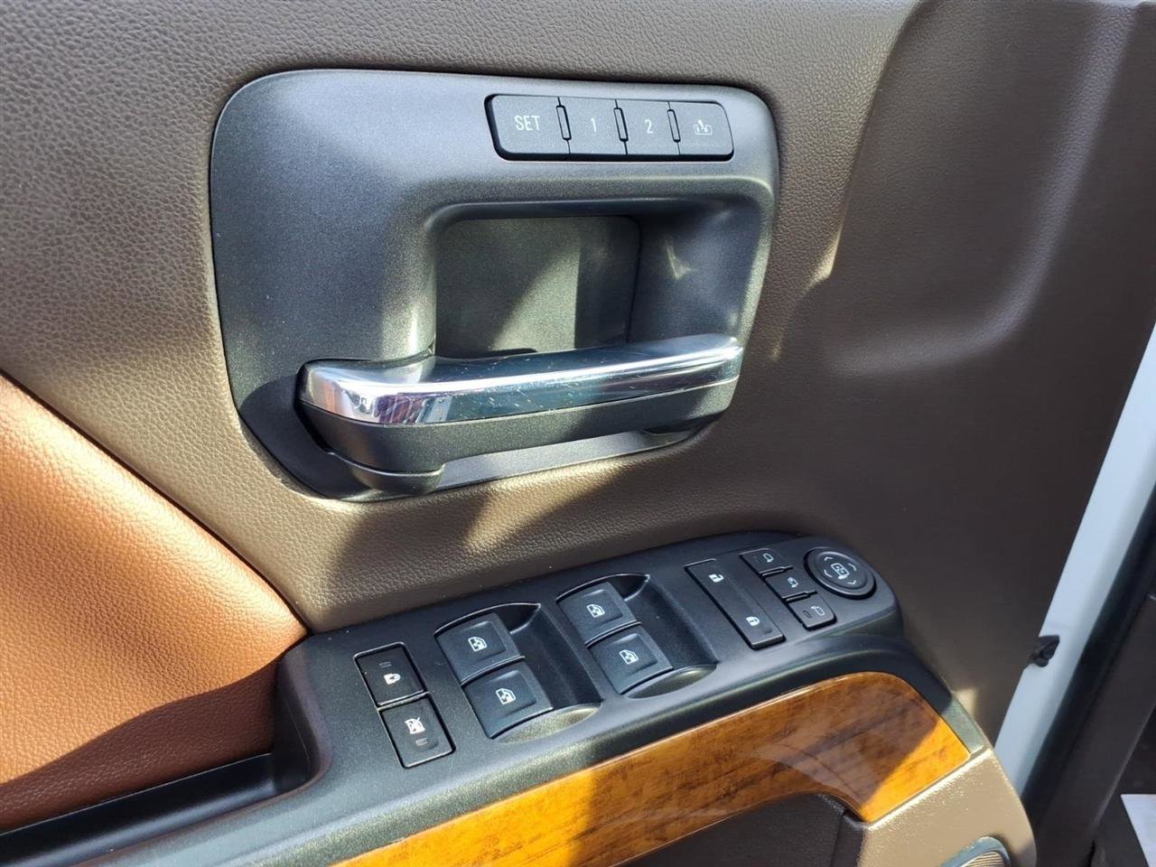 Used 2018 Chevrolet Silverado 1500 High Country image 11