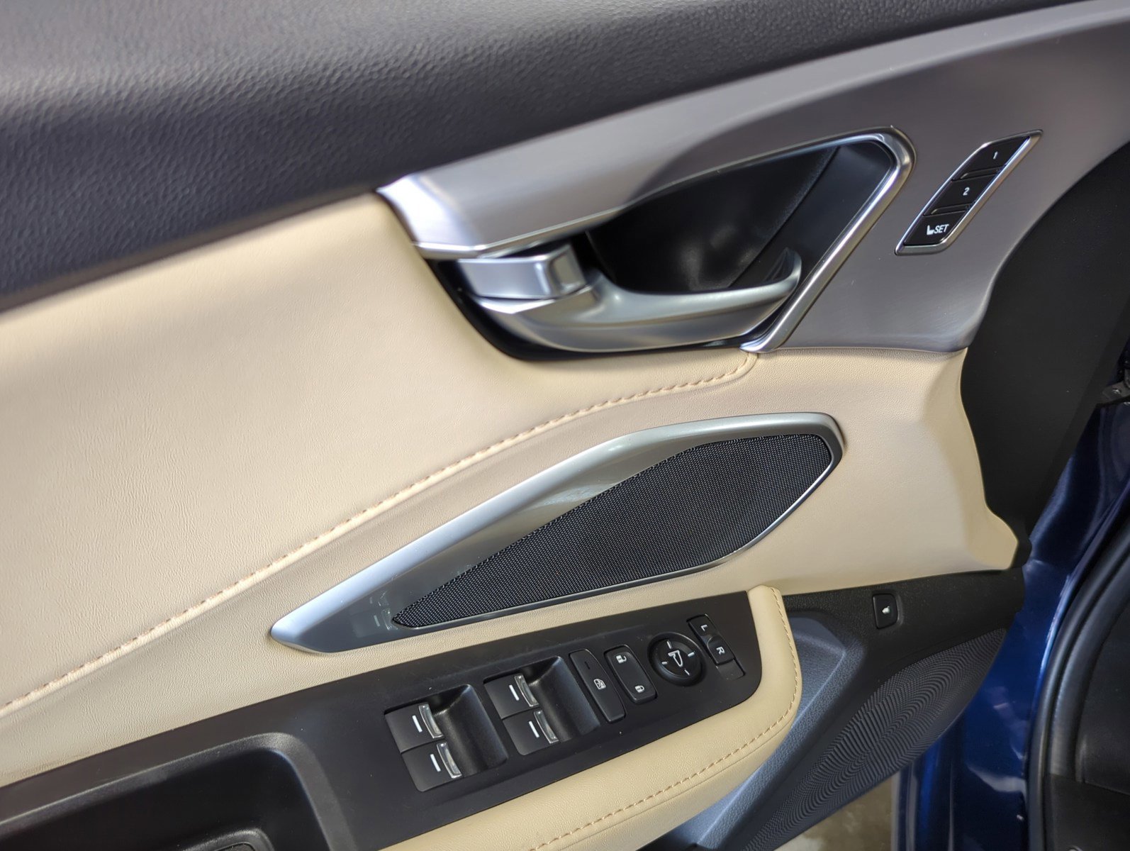 Used 2024 Acura RDX SH-AWD image 19