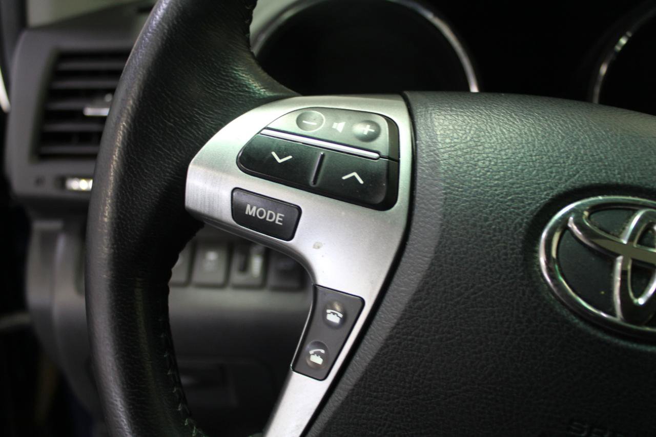 Used 2011 Toyota Highlander Limited w/ Tow Pkg AWD/4WD image 9