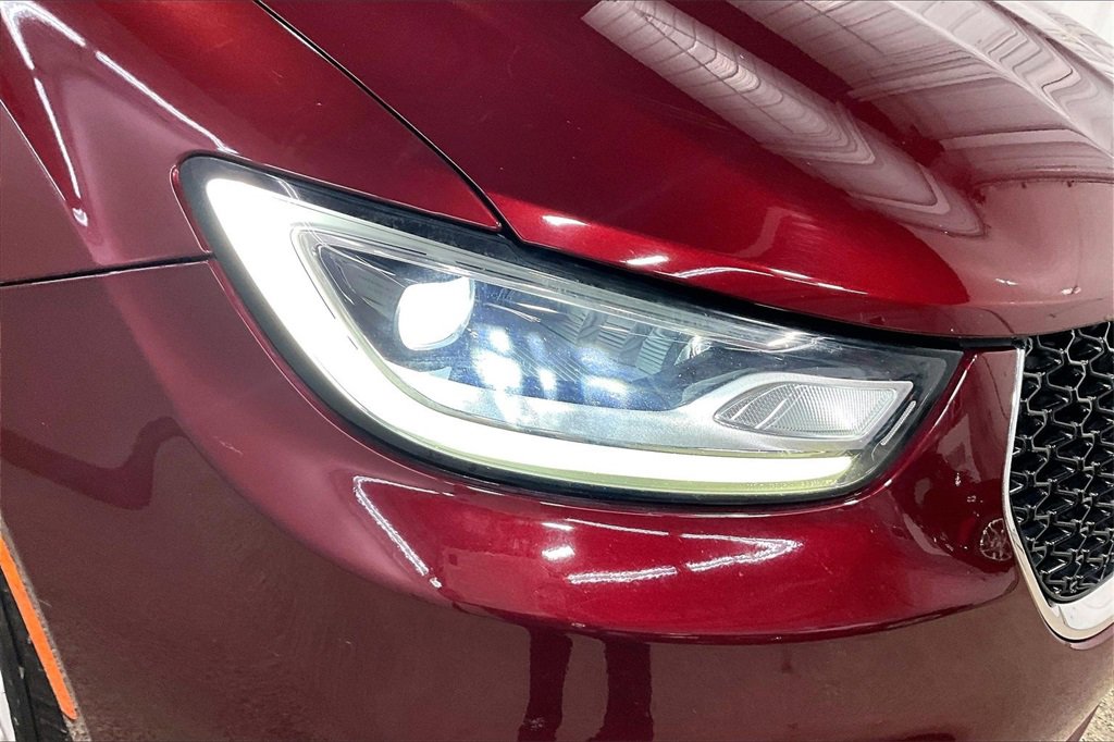 Used 2021 Chrysler Pacifica Touring image 30