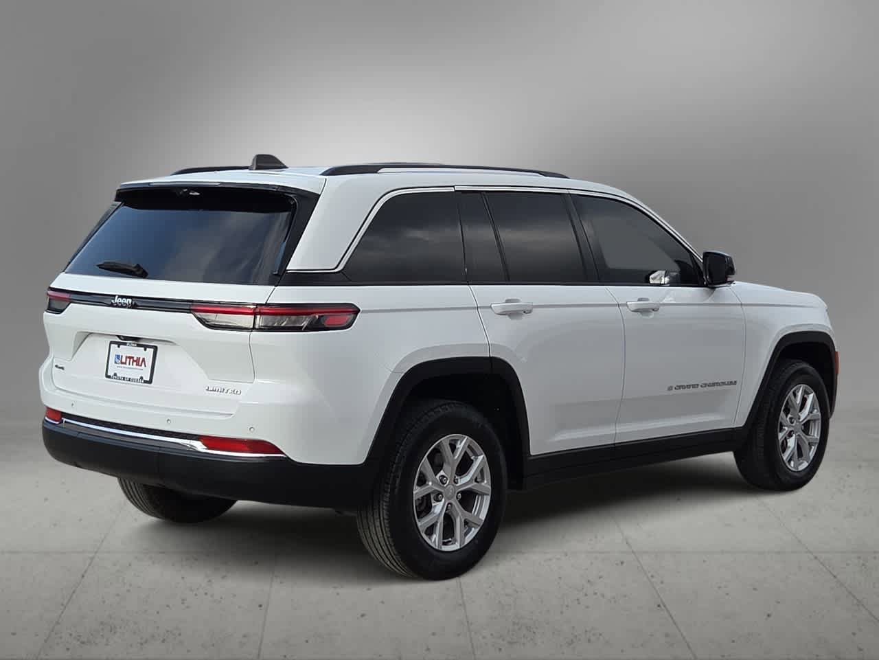 Used 2023 Jeep Grand Cherokee Limited w/ Luxury Tech Group II AWD/4WD image 8