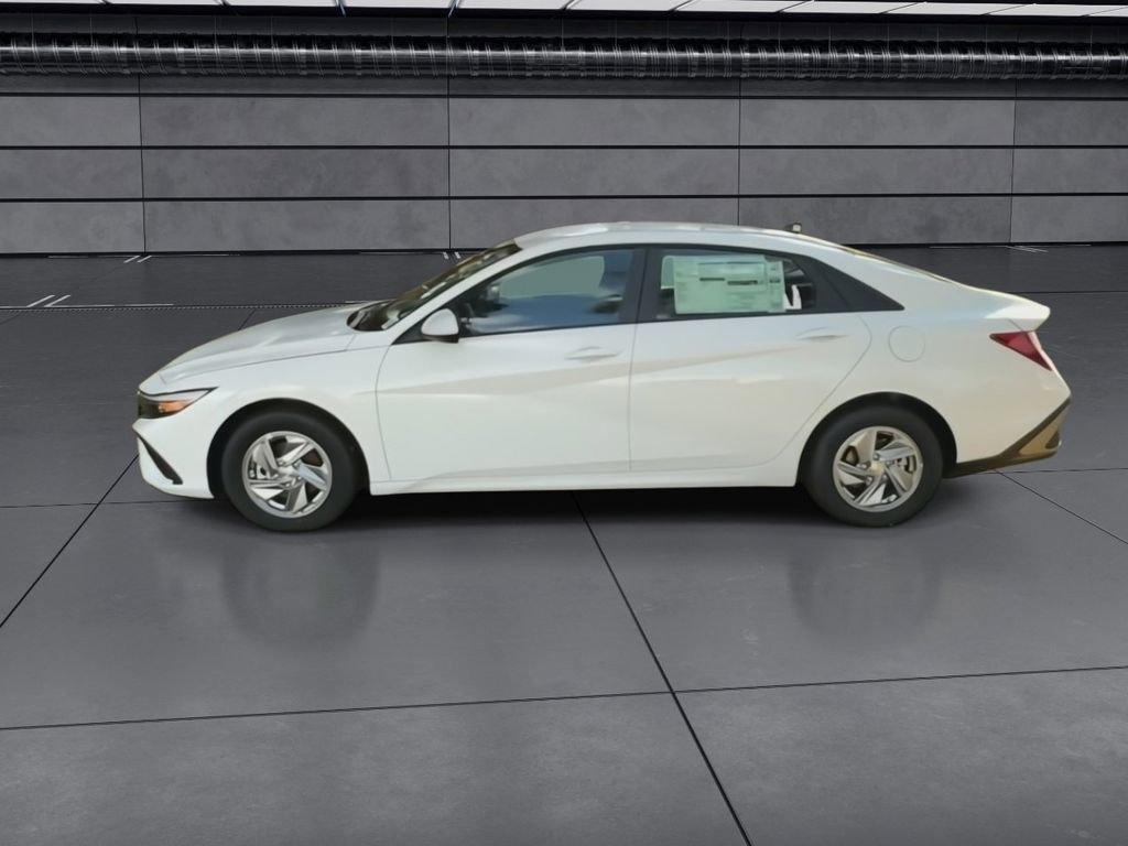 Used 2026 Hyundai Elantra SE image 5