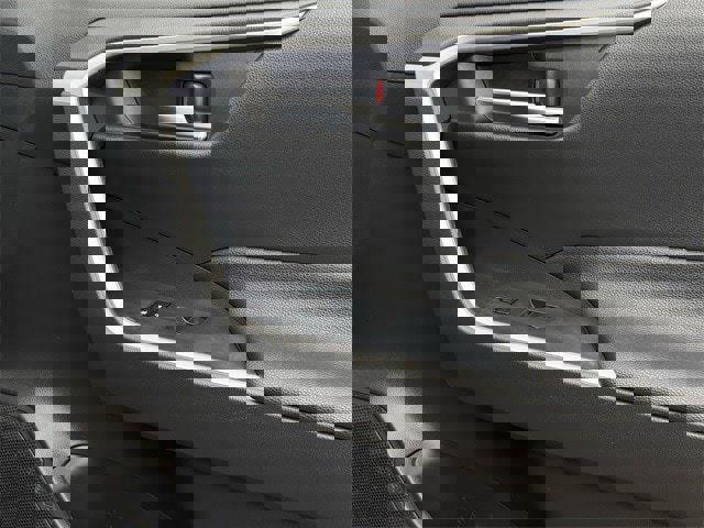 Used 2021 Toyota RAV4 XLE Premium image 30