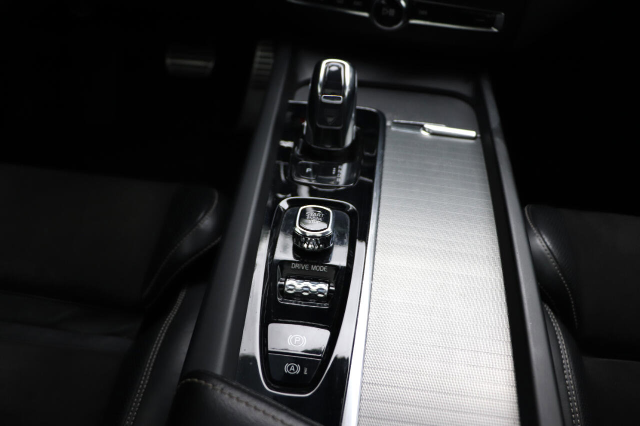 Used 2018 Volvo XC60 T8 R-Design w/ Convenience Package image 18