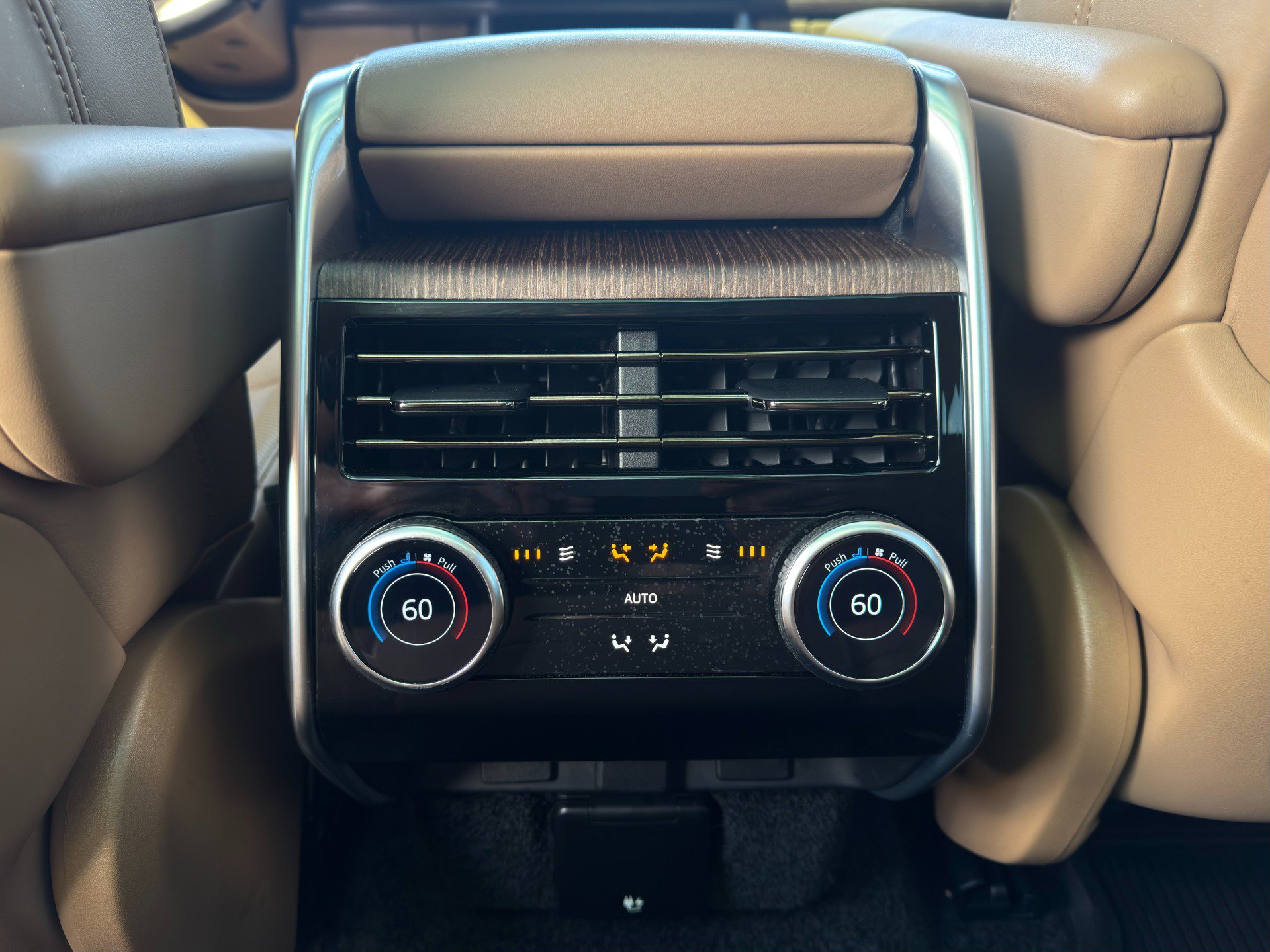 Used 2023 Land Rover Range Rover SE image 38