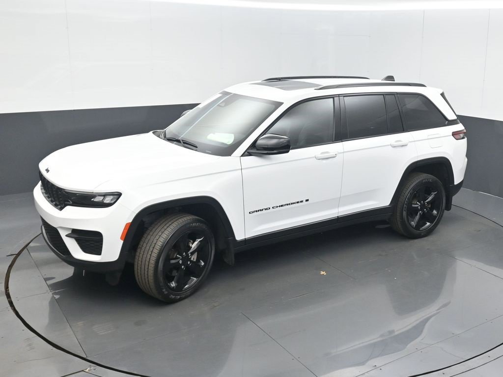 Used 2023 Jeep Grand Cherokee Altitude image 39