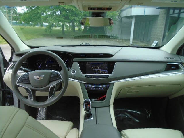 Used 2017 Cadillac XT5 Premium Luxury AWD/4WD image 12