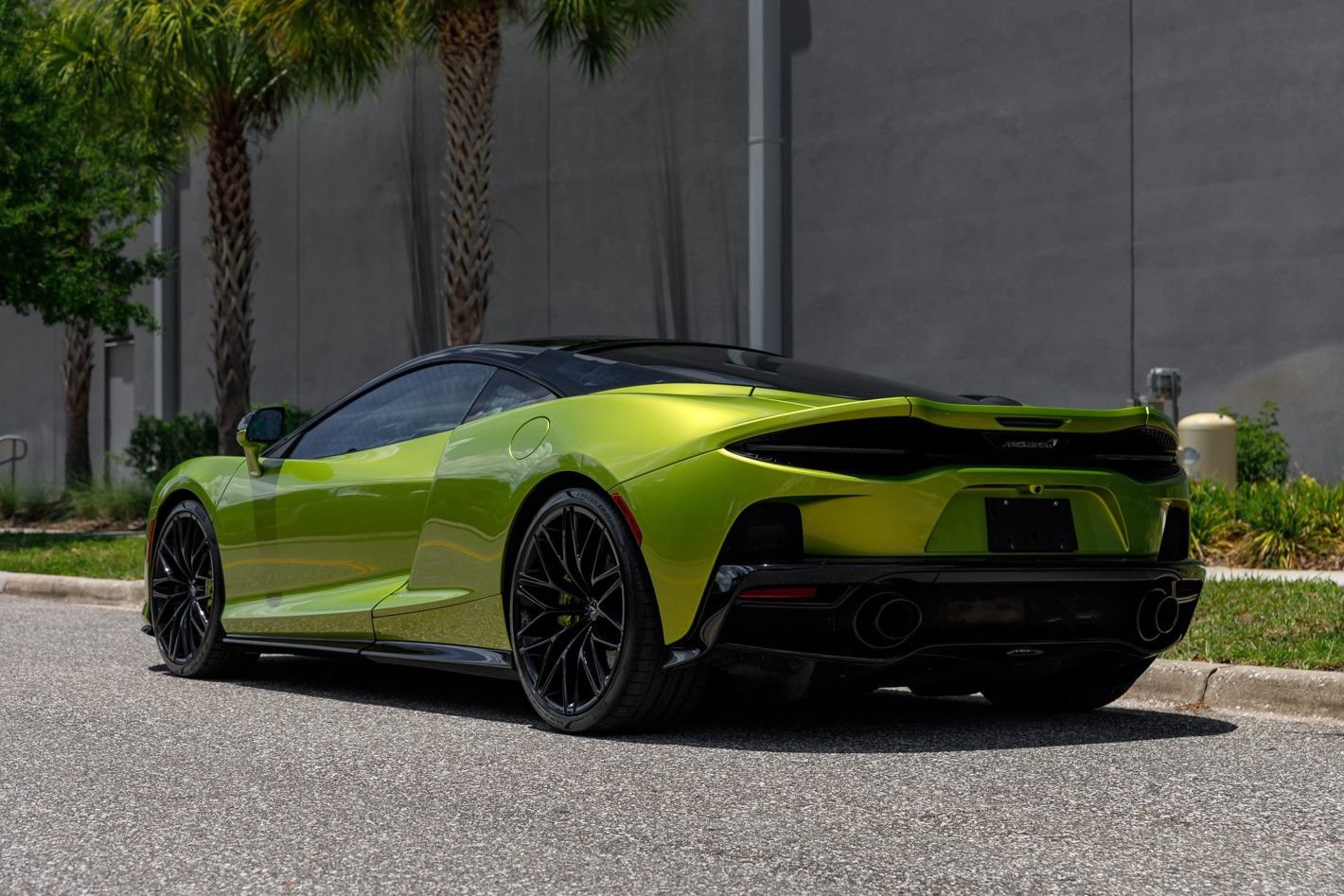 Used 2023 McLaren GT RWD image 22