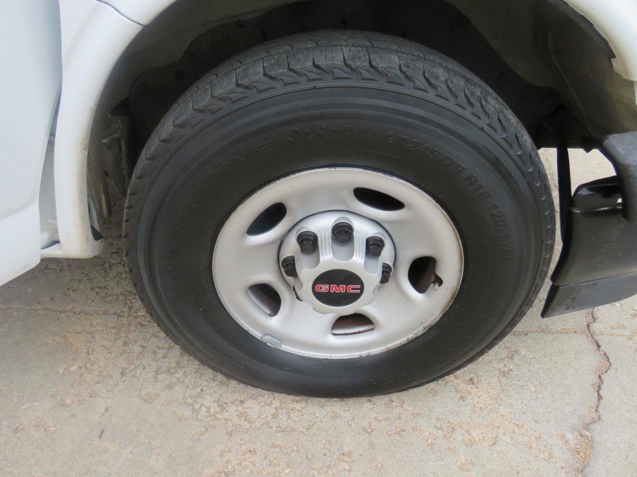 Used 2018 GMC Savana 2500 G2500 Cargo w/ Driver Convenience Package image 31