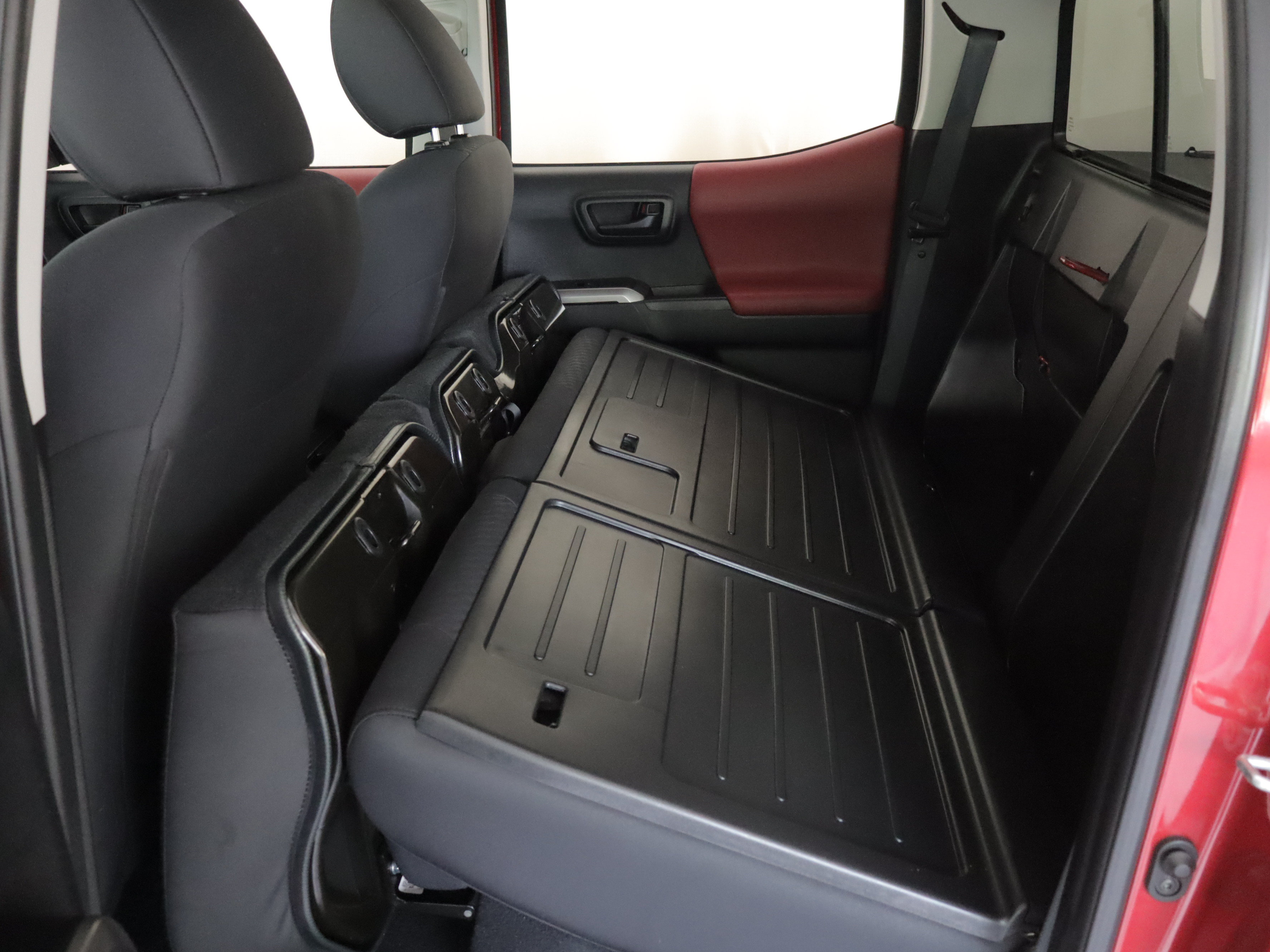 Used 2023 Toyota Tacoma SR5 AWD/4WD image 9