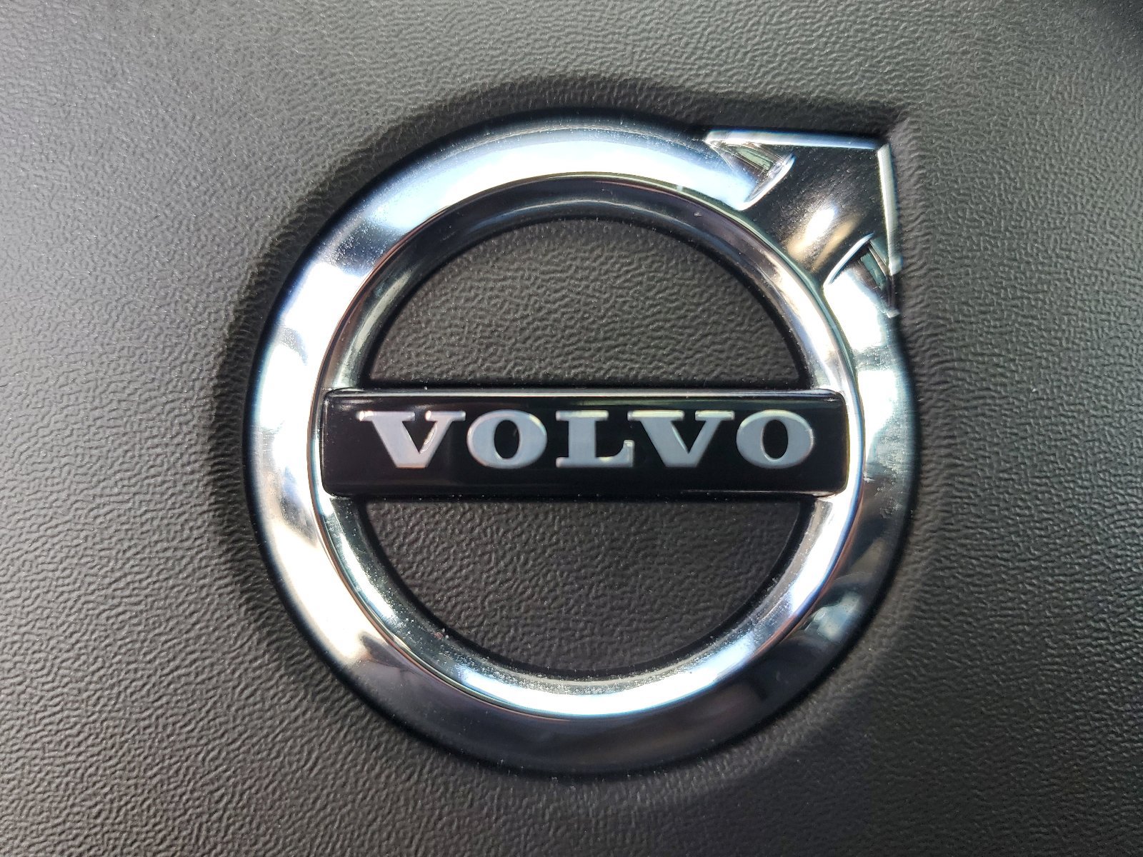 Used 2022 Volvo XC60 B5 Momentum w/ Protection Package Premier FWD image 38