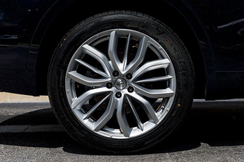 Certified 2022 Maserati Levante GT image 17