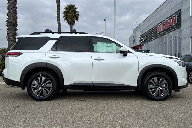 New 2025 Nissan Pathfinder SV w/ SV Premium Package image 4