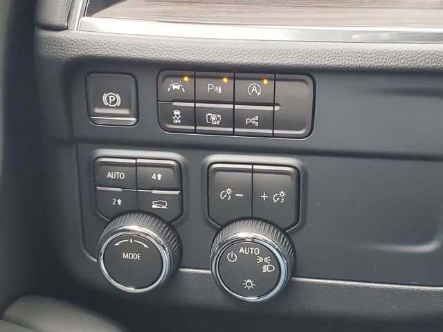 New 2026 Chevrolet Suburban LS image 13