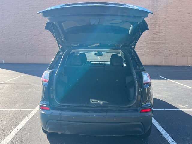 Used 2021 Jeep Cherokee Latitude Plus AWD/4WD image 6
