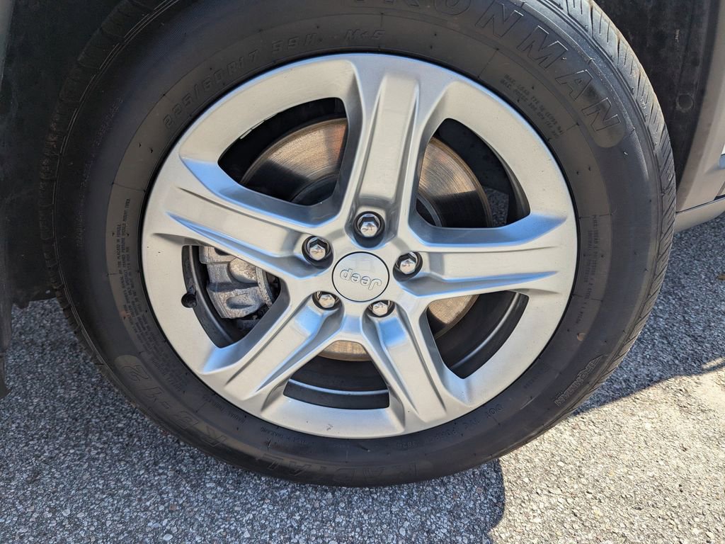 Used 2023 Jeep Compass Latitude image 31