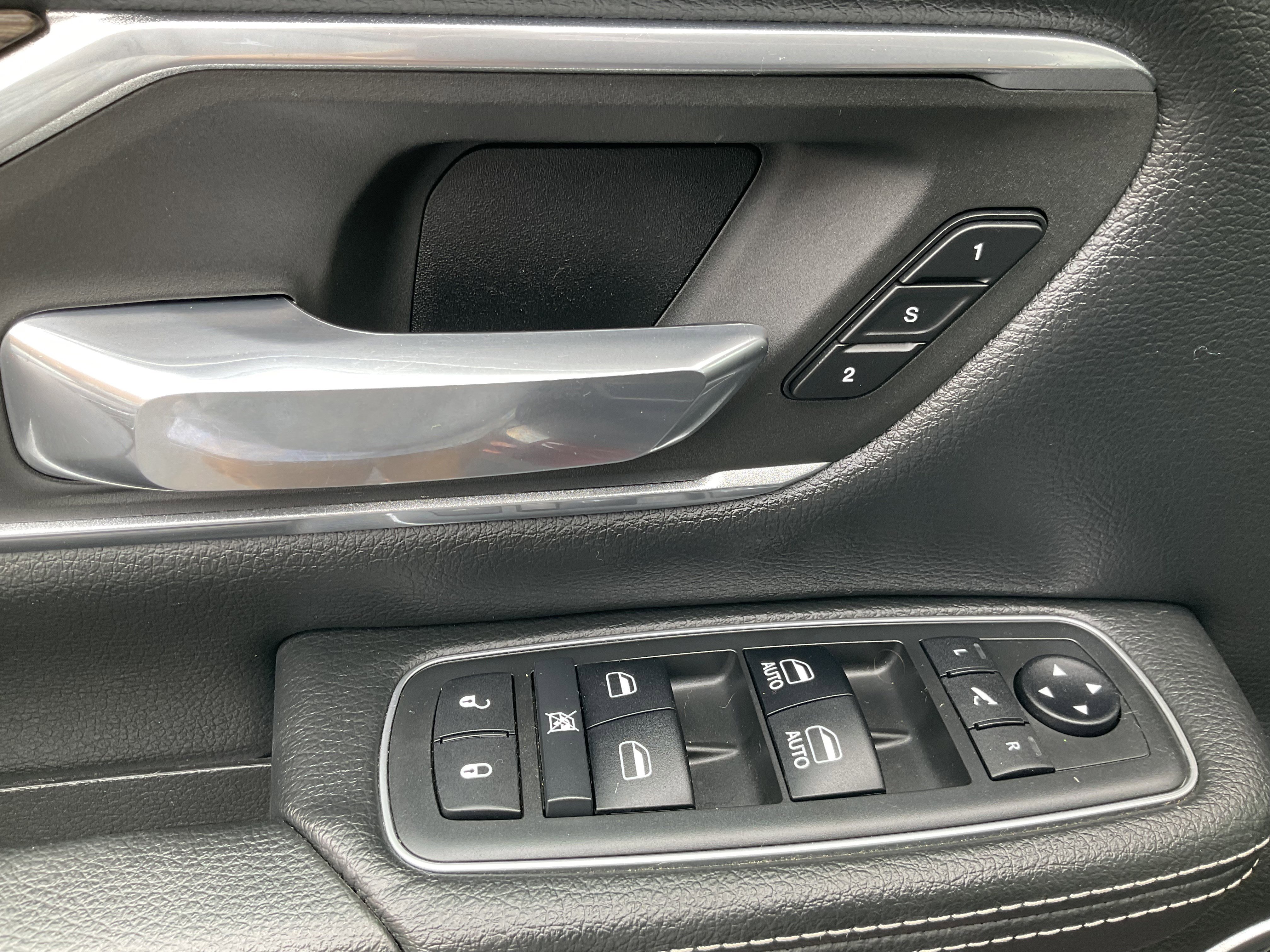Used 2019 RAM 1500 Laramie AWD/4WD image 28