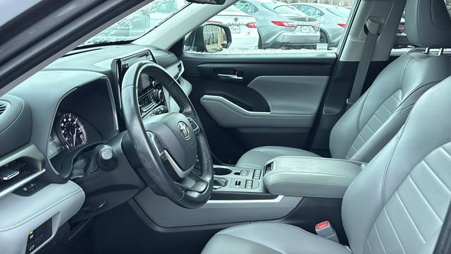 Used 2022 Toyota Highlander XLE image 25