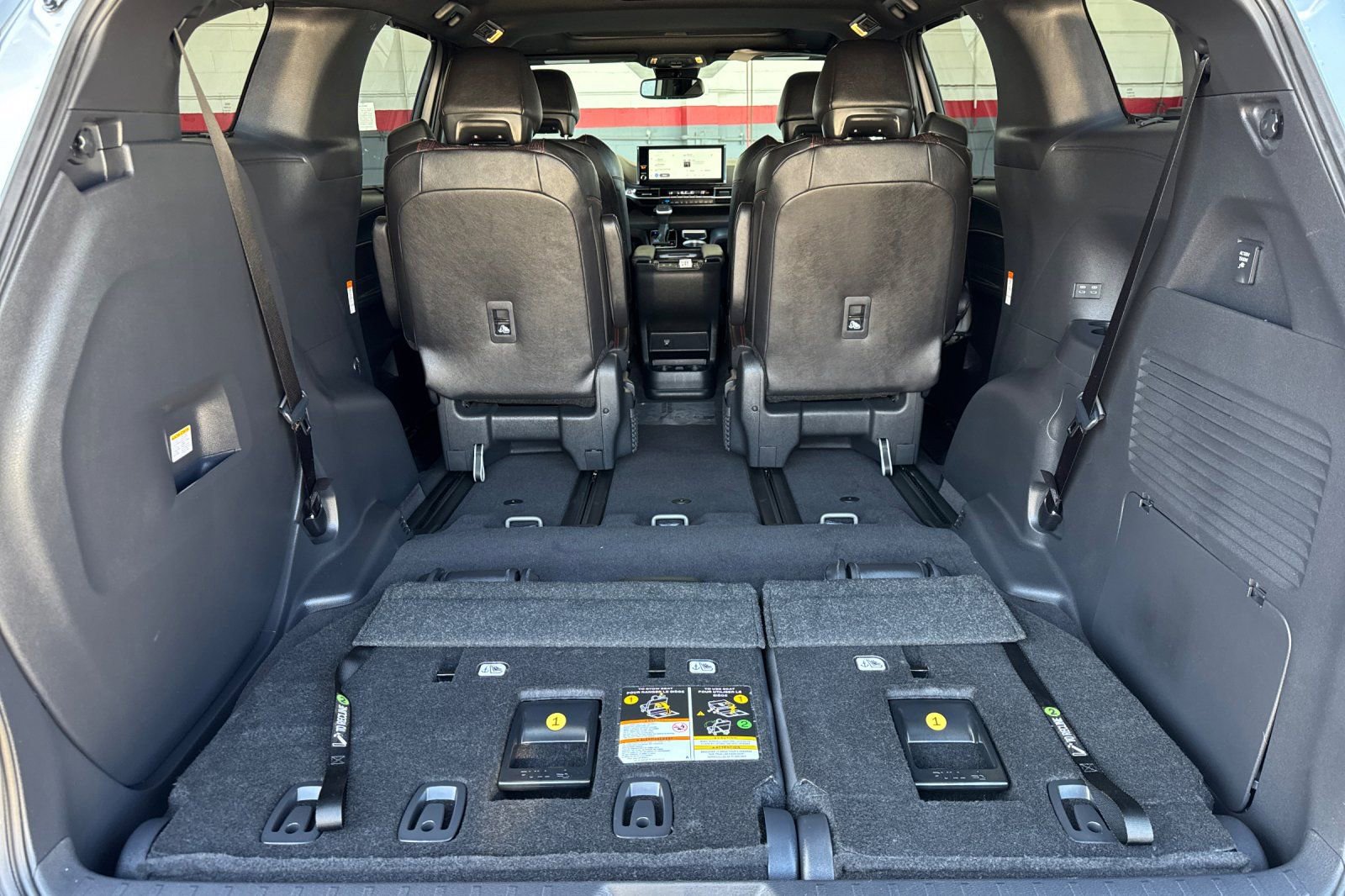 Used 2025 Toyota Sienna XSE w/ XSE Premium Package image 16