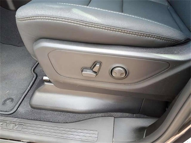 New 2026 RAM 1500 4x4 Crew Cab image 17