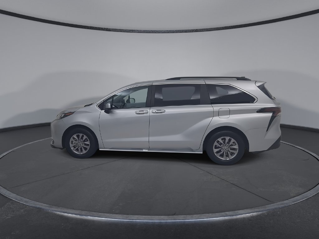 Used 2025 Toyota Sienna XLE FWD image 9